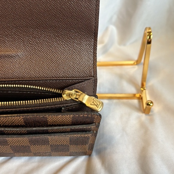 EUC: Louis Vuitton Sara Damier Ebene Long wallet. Very clean. Can use chain: - Picture 9 of 16